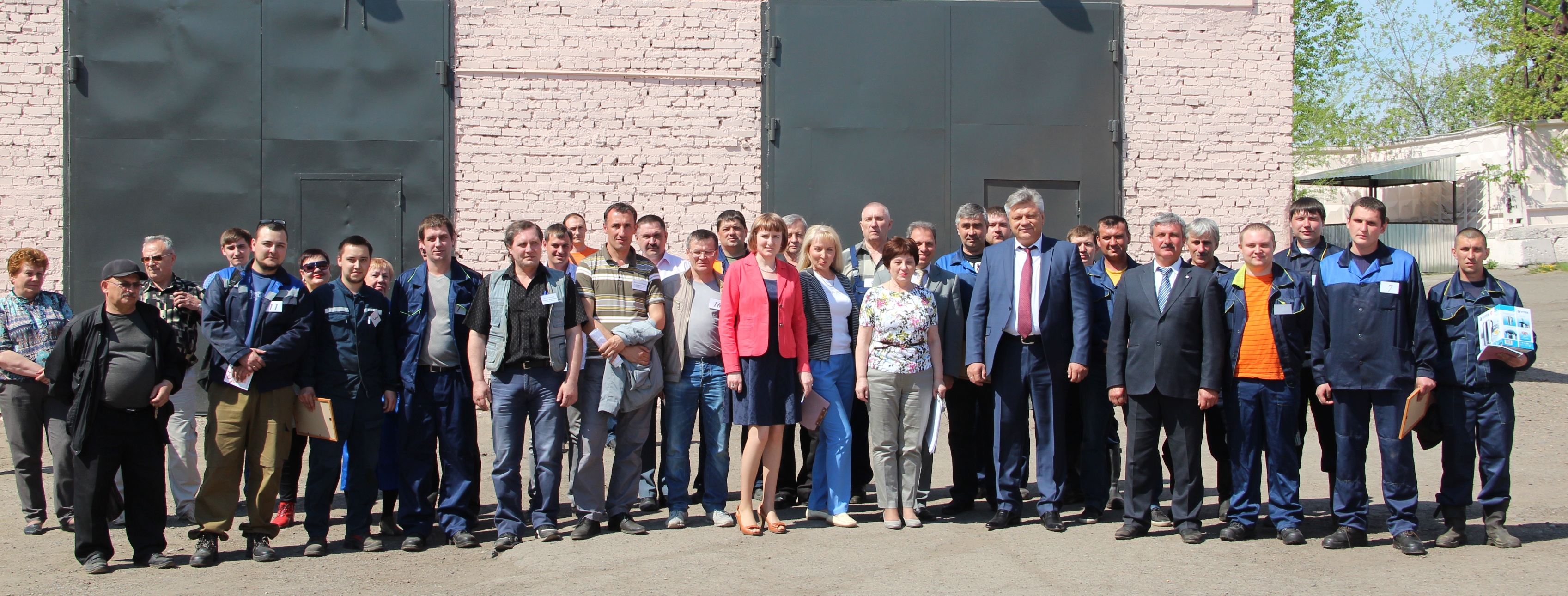 Фото на память: конкурсанты и жюри.